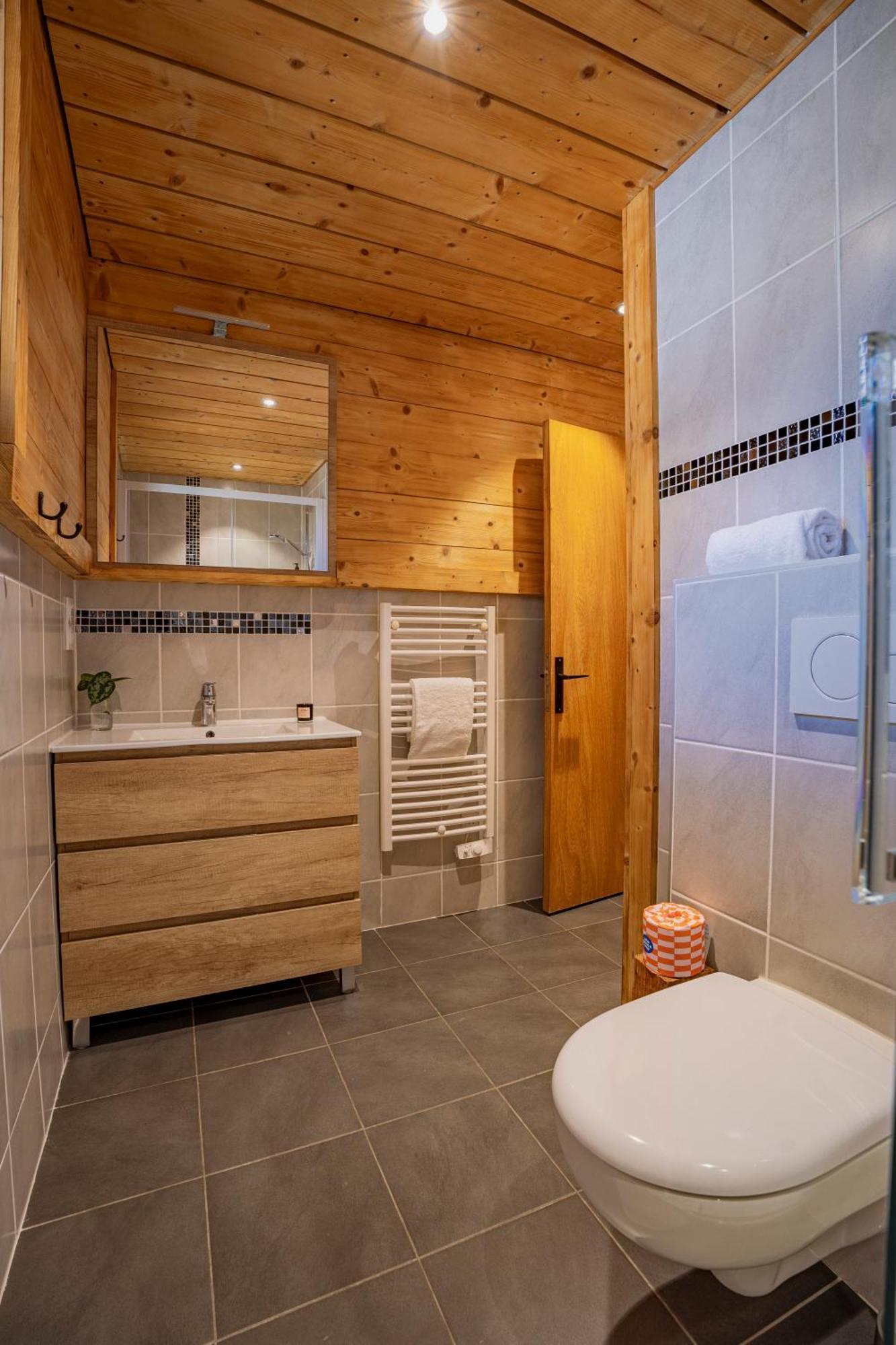 The Fat Fox Lodge, Morzine Монтрион Екстериор снимка