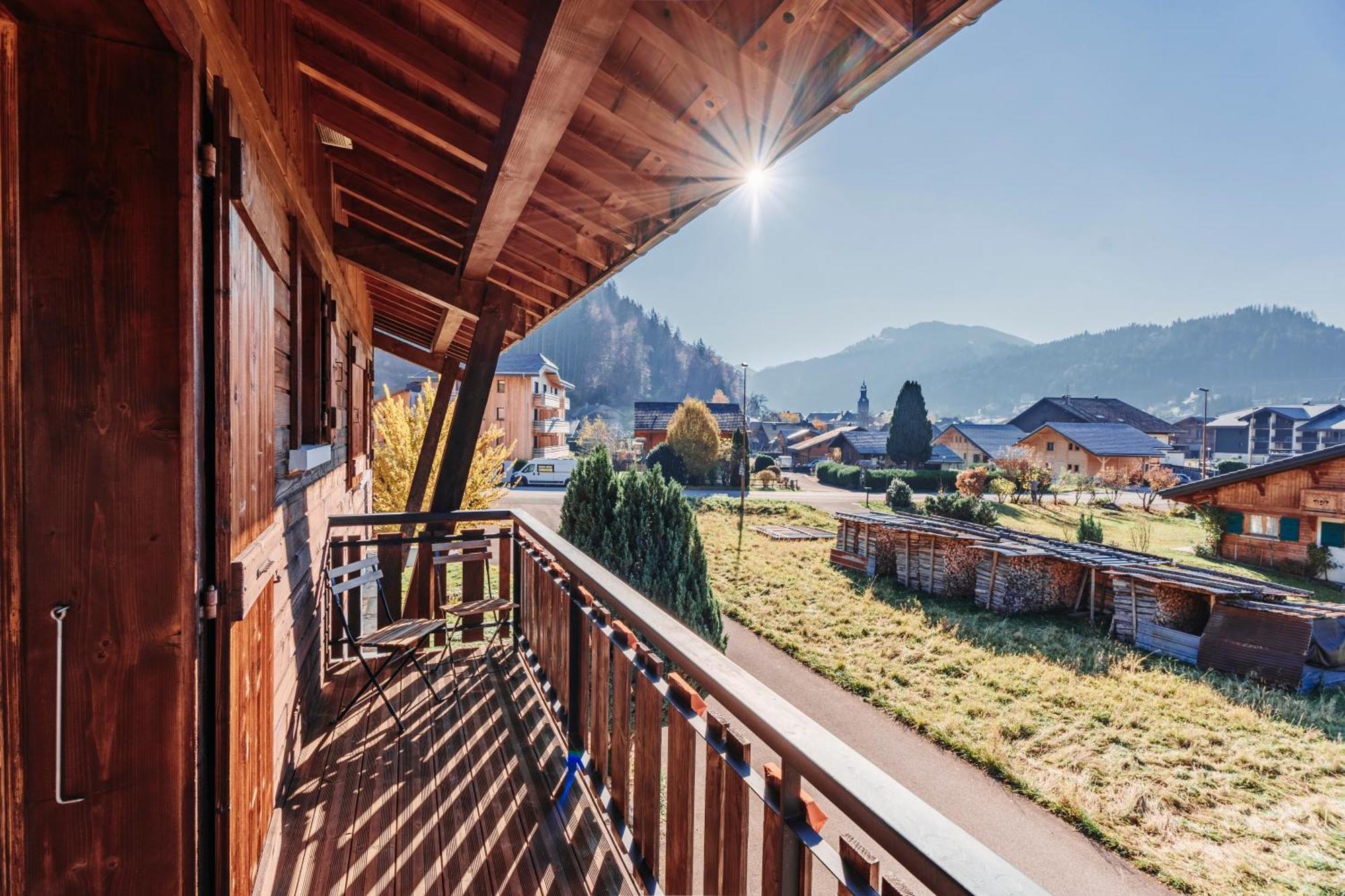 The Fat Fox Lodge, Morzine Монтрион Екстериор снимка